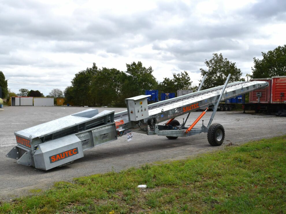 Un convoyeur de chantier de la marque sautec.